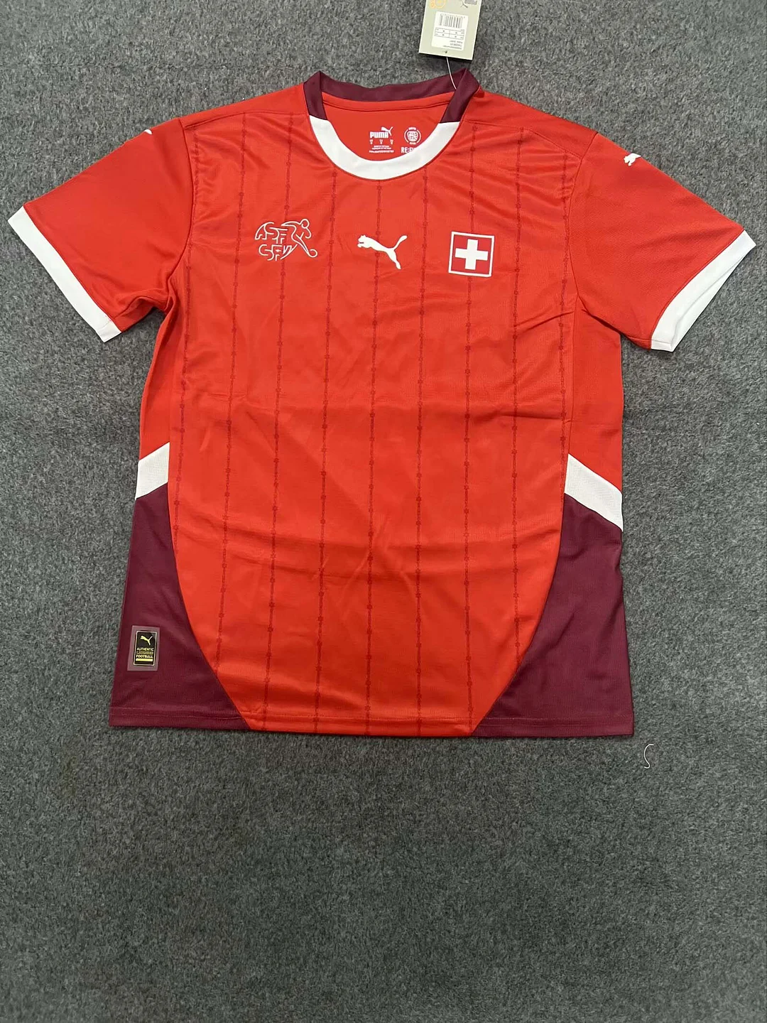 Uniforme Switzerland Home 2024